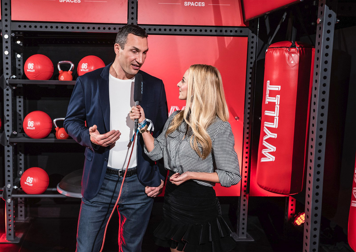 Syra Feiser moderiert Event mit Wladimir Klitschko – professionelle Moderatorin